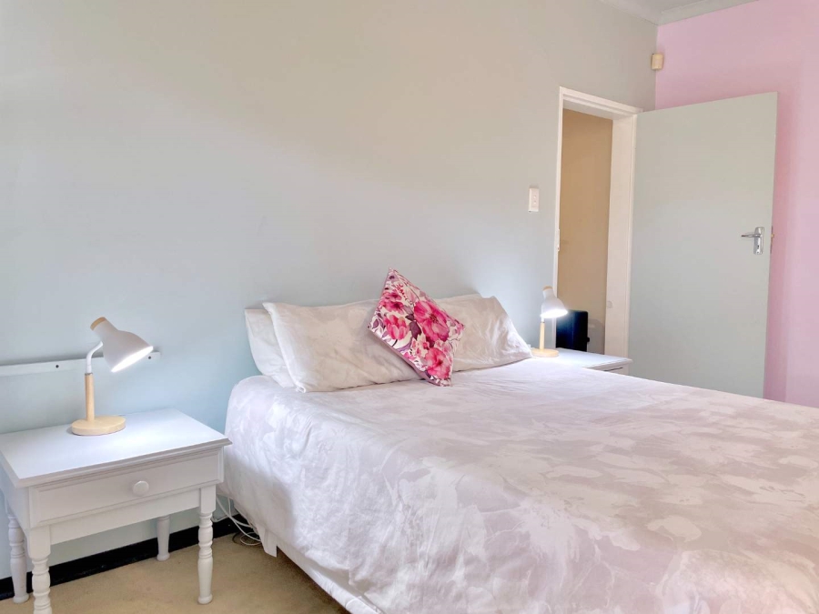 5 Bedroom Property for Sale in Faerie Glen Gauteng