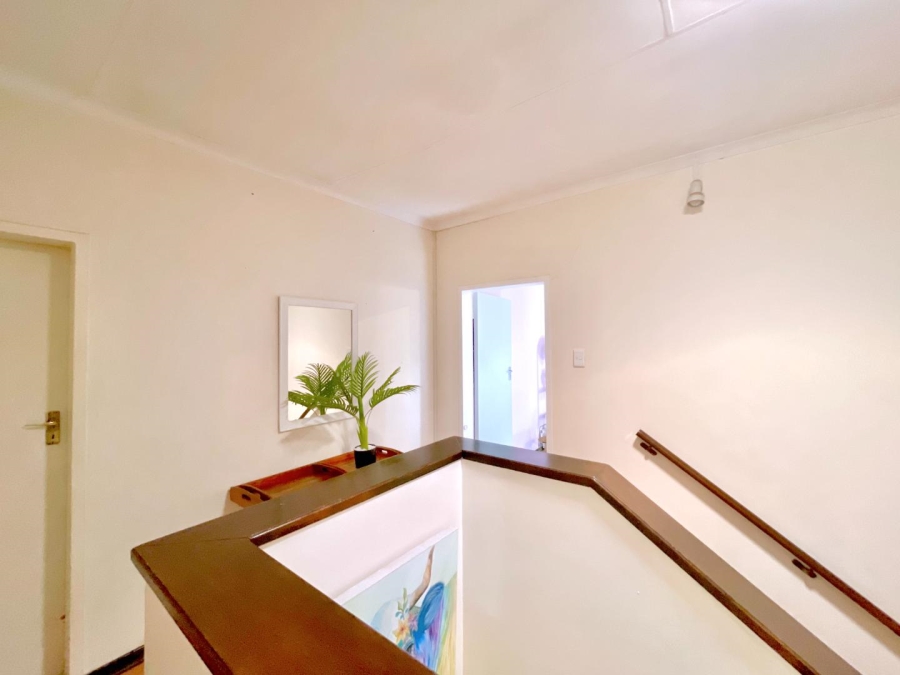 5 Bedroom Property for Sale in Faerie Glen Gauteng