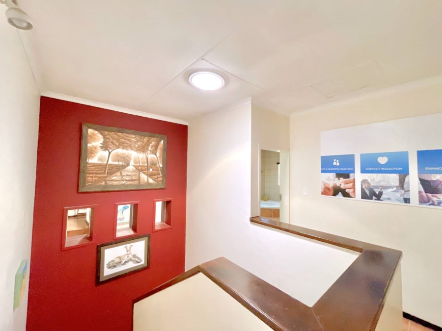 5 Bedroom Property for Sale in Faerie Glen Gauteng