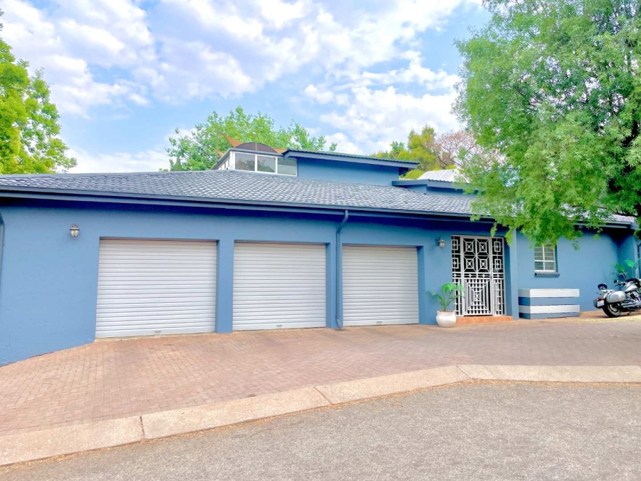 5 Bedroom Property for Sale in Faerie Glen Gauteng