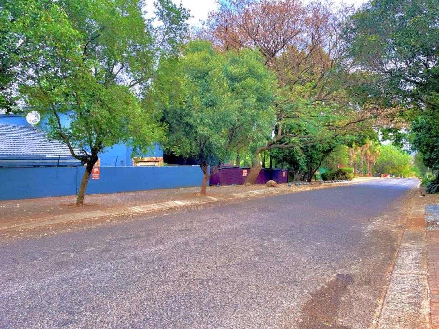 5 Bedroom Property for Sale in Faerie Glen Gauteng