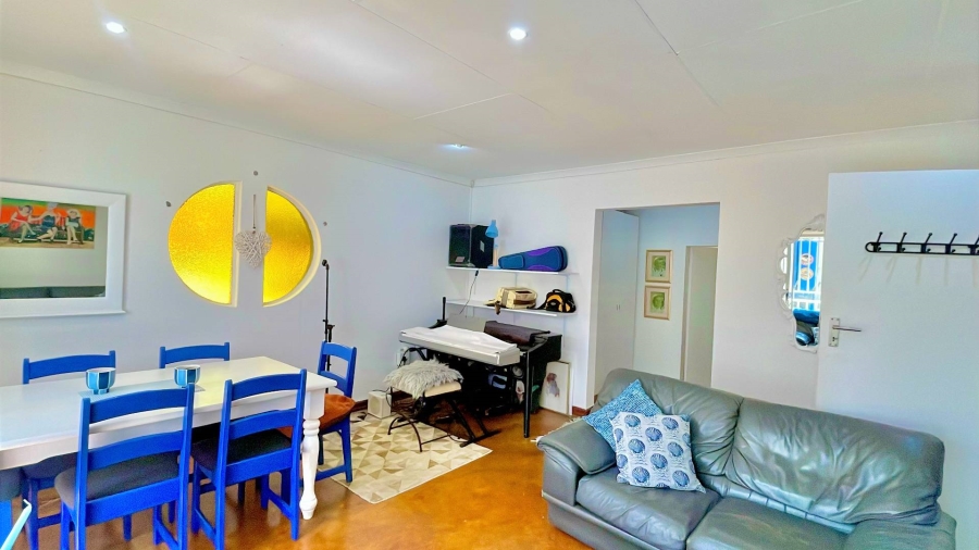 5 Bedroom Property for Sale in Faerie Glen Gauteng