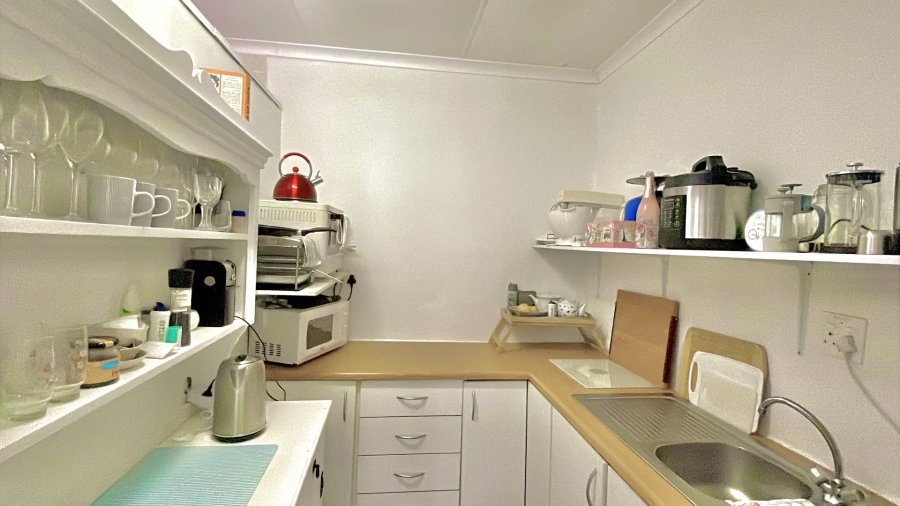 5 Bedroom Property for Sale in Faerie Glen Gauteng