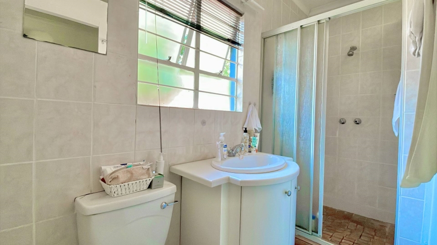 5 Bedroom Property for Sale in Faerie Glen Gauteng