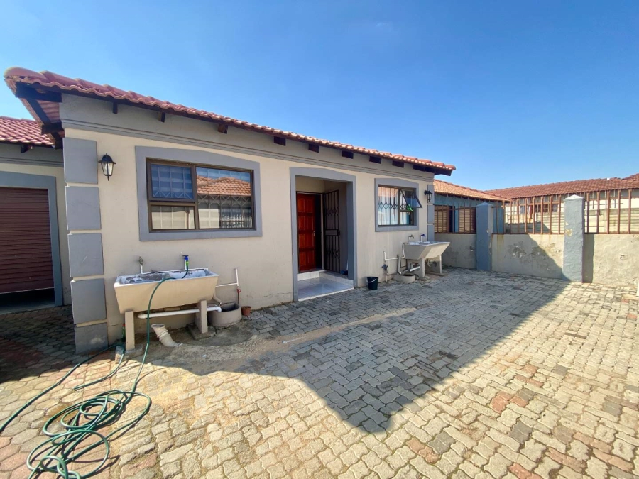 To Let 1 Bedroom Property for Rent in Goudrand Gauteng