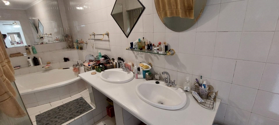 4 Bedroom Property for Sale in Verwoerdpark Gauteng