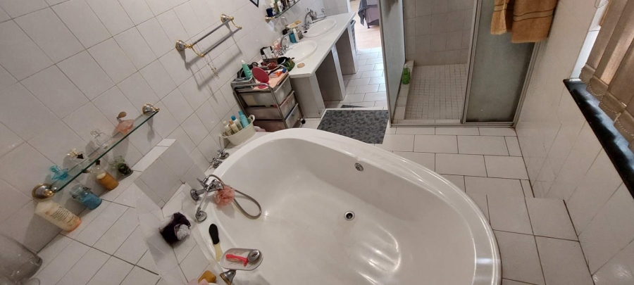 4 Bedroom Property for Sale in Verwoerdpark Gauteng