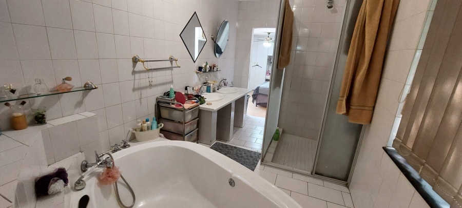 4 Bedroom Property for Sale in Verwoerdpark Gauteng