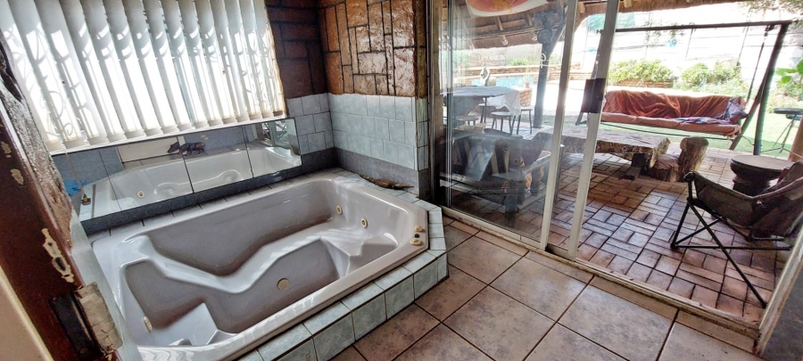 4 Bedroom Property for Sale in Verwoerdpark Gauteng