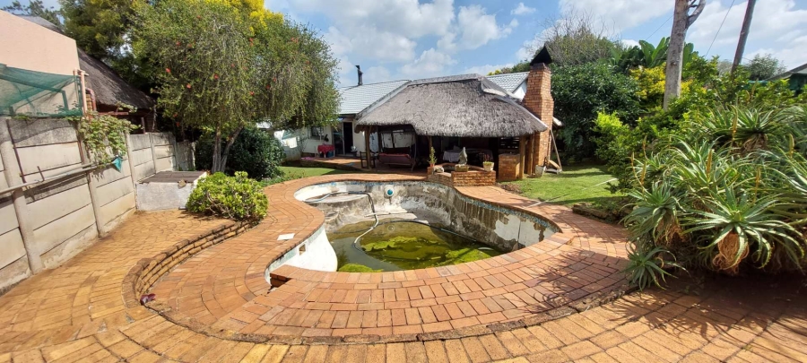 4 Bedroom Property for Sale in Verwoerdpark Gauteng
