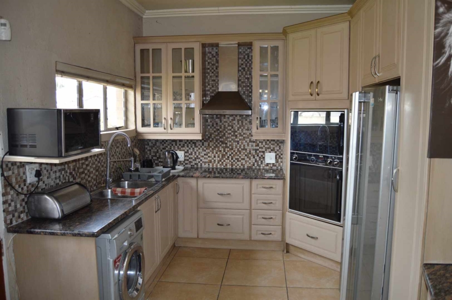 4 Bedroom Property for Sale in Brackendowns Gauteng