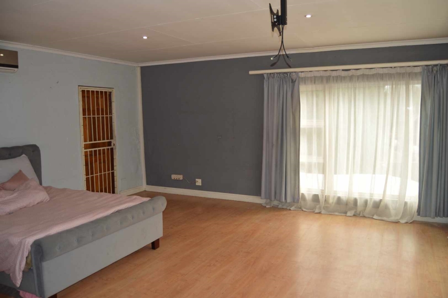 4 Bedroom Property for Sale in Brackendowns Gauteng