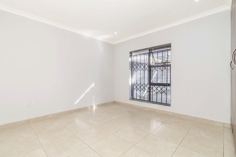 2 Bedroom Property for Sale in Blairgowrie Gauteng
