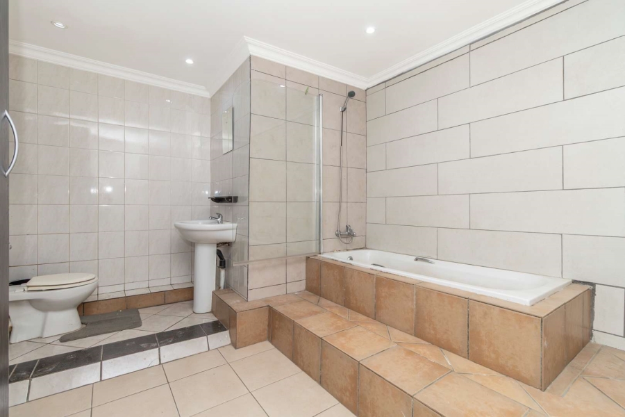 2 Bedroom Property for Sale in Blairgowrie Gauteng