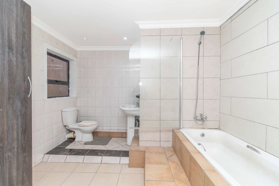 2 Bedroom Property for Sale in Blairgowrie Gauteng