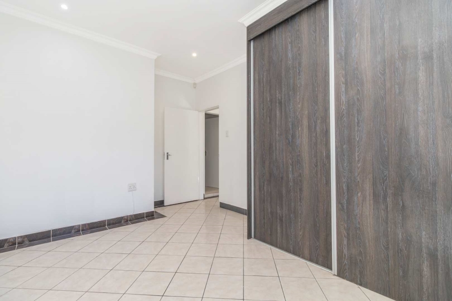2 Bedroom Property for Sale in Blairgowrie Gauteng