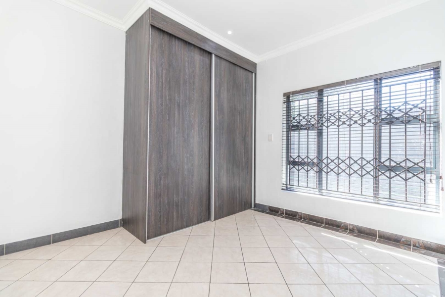 2 Bedroom Property for Sale in Blairgowrie Gauteng