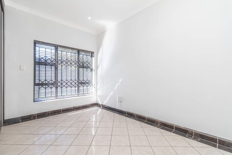 2 Bedroom Property for Sale in Blairgowrie Gauteng