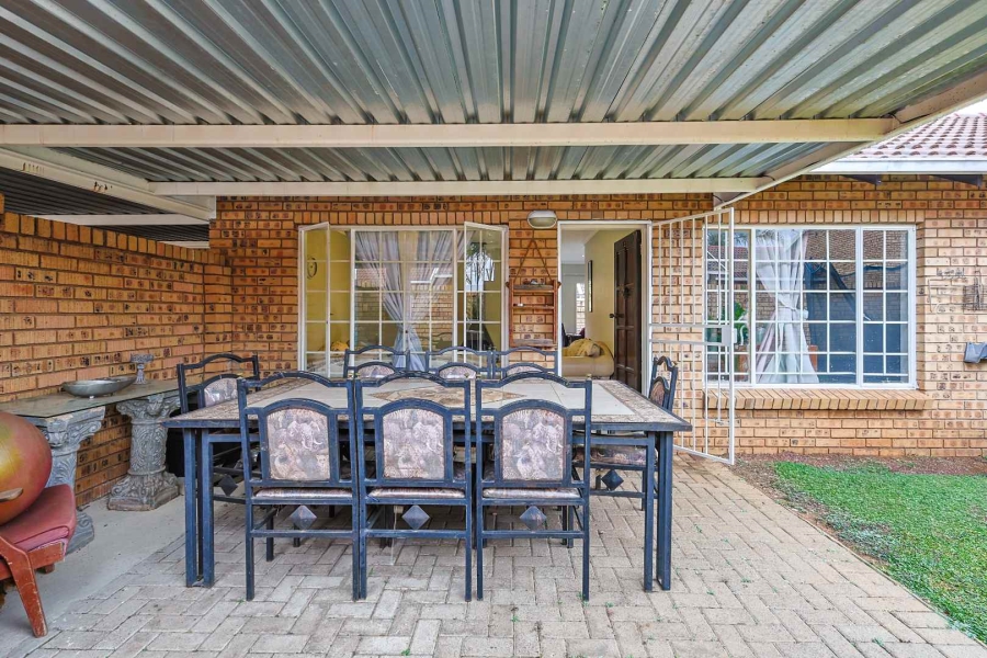 2 Bedroom Property for Sale in Moreleta Park Gauteng