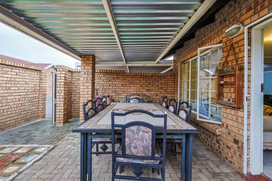 2 Bedroom Property for Sale in Moreleta Park Gauteng