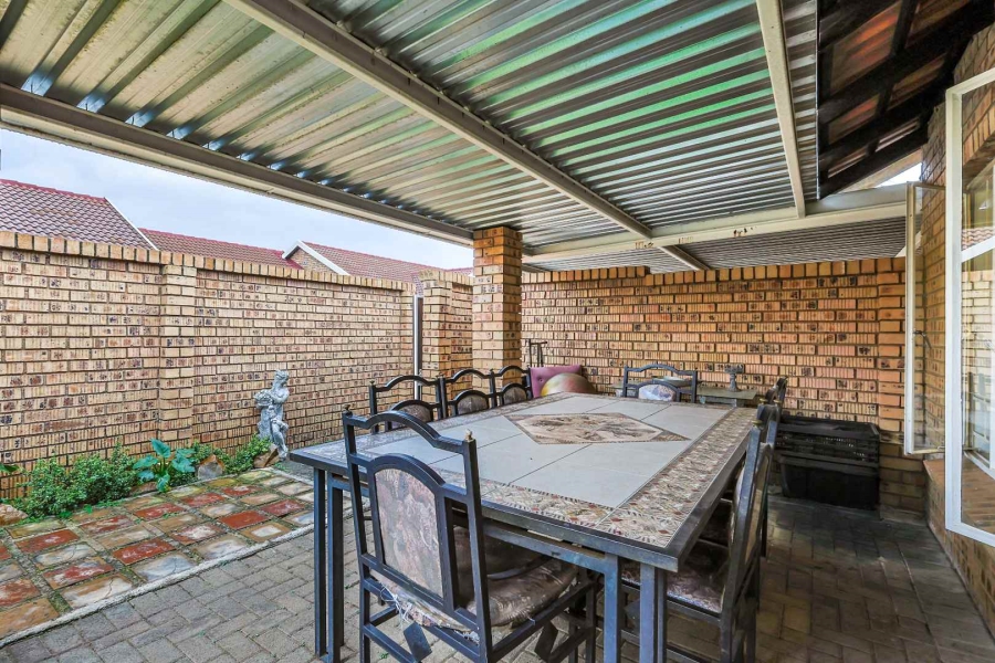 2 Bedroom Property for Sale in Moreleta Park Gauteng