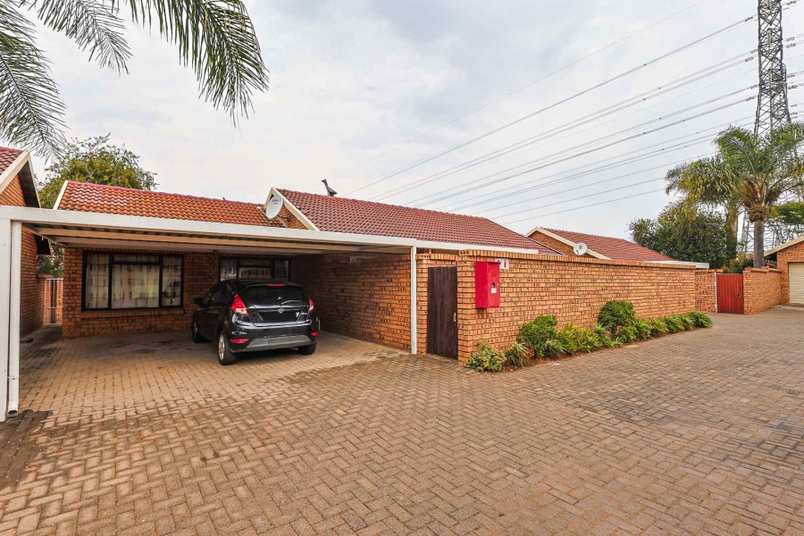 2 Bedroom Property for Sale in Moreleta Park Gauteng