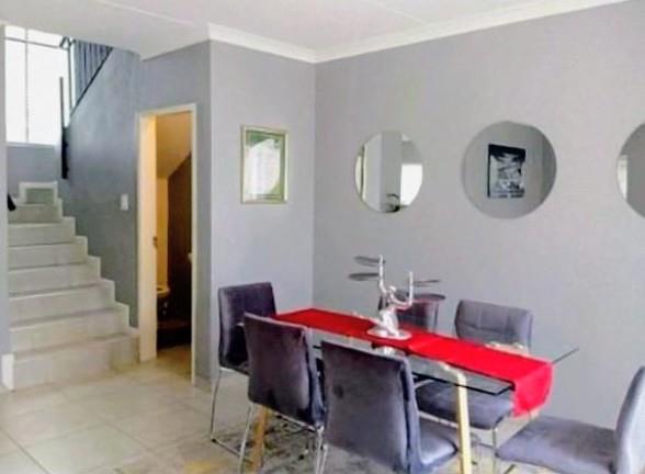 To Let 3 Bedroom Property for Rent in Corlett Gardens Gauteng