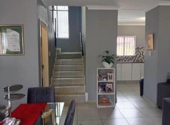 To Let 3 Bedroom Property for Rent in Corlett Gardens Gauteng