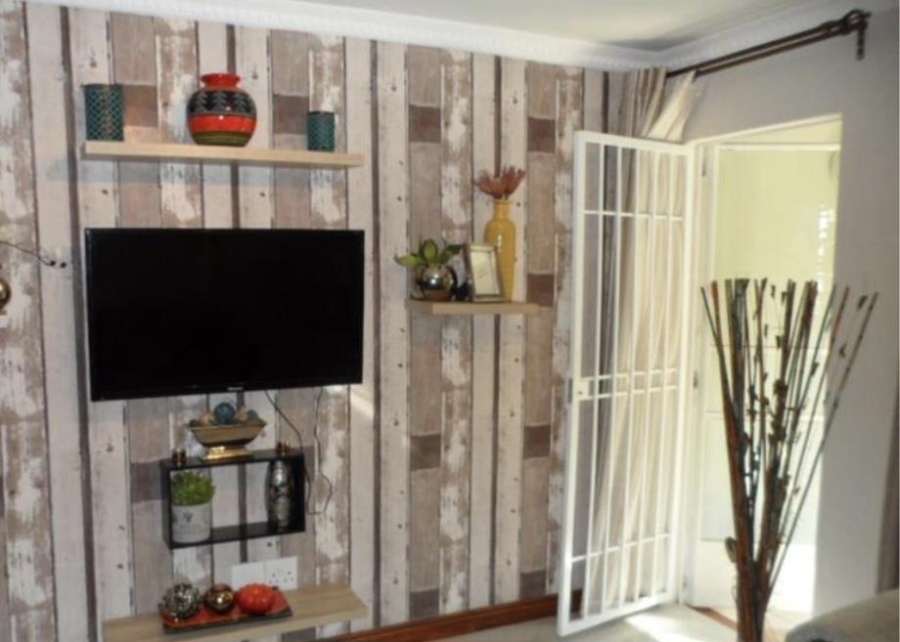 To Let 2 Bedroom Property for Rent in Benmore Gauteng
