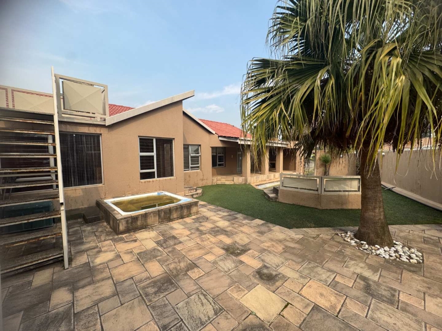 4 Bedroom Property for Sale in Brackendowns Gauteng