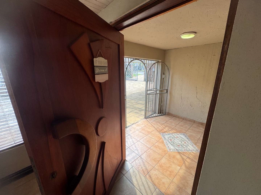 4 Bedroom Property for Sale in Brackendowns Gauteng