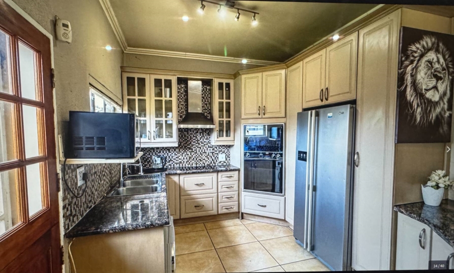 4 Bedroom Property for Sale in Brackendowns Gauteng