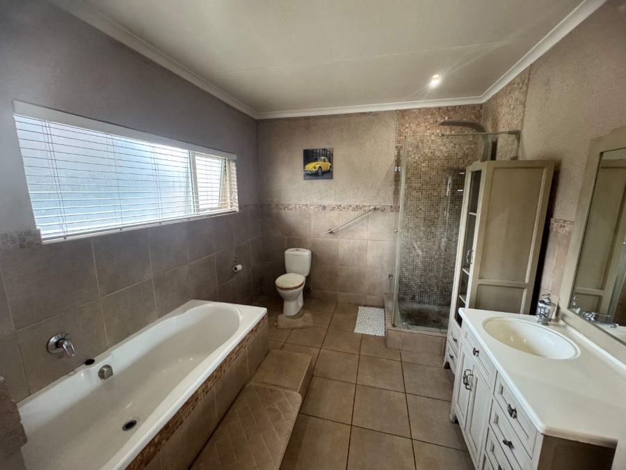 4 Bedroom Property for Sale in Brackendowns Gauteng