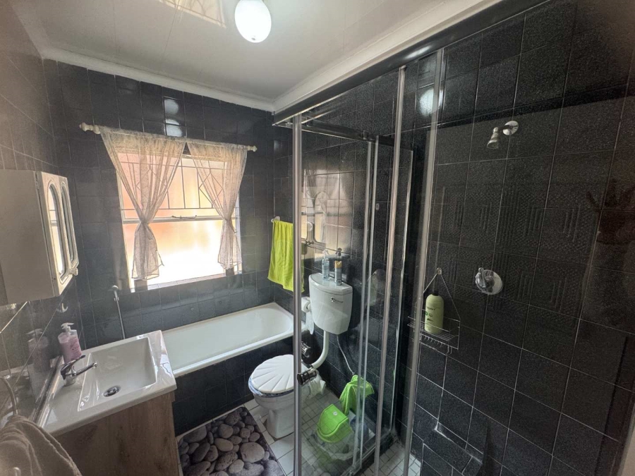 3 Bedroom Property for Sale in Brackendowns Gauteng