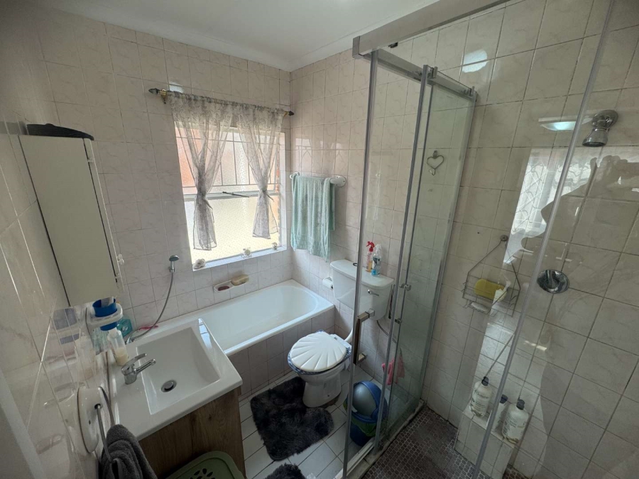 3 Bedroom Property for Sale in Brackendowns Gauteng