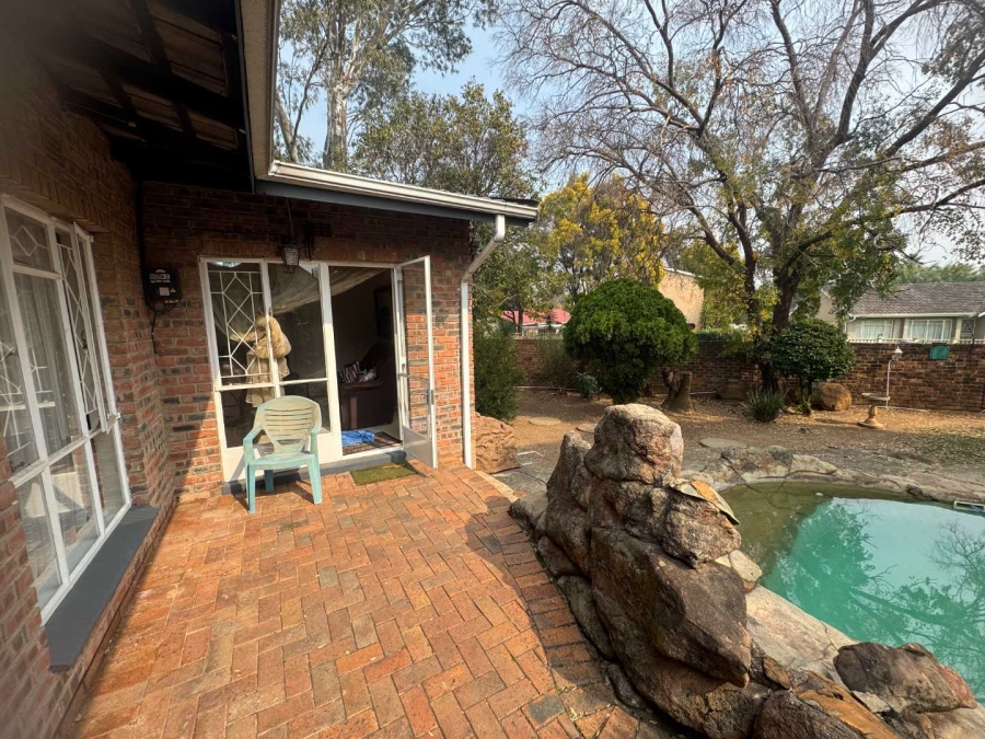 3 Bedroom Property for Sale in Brackendowns Gauteng
