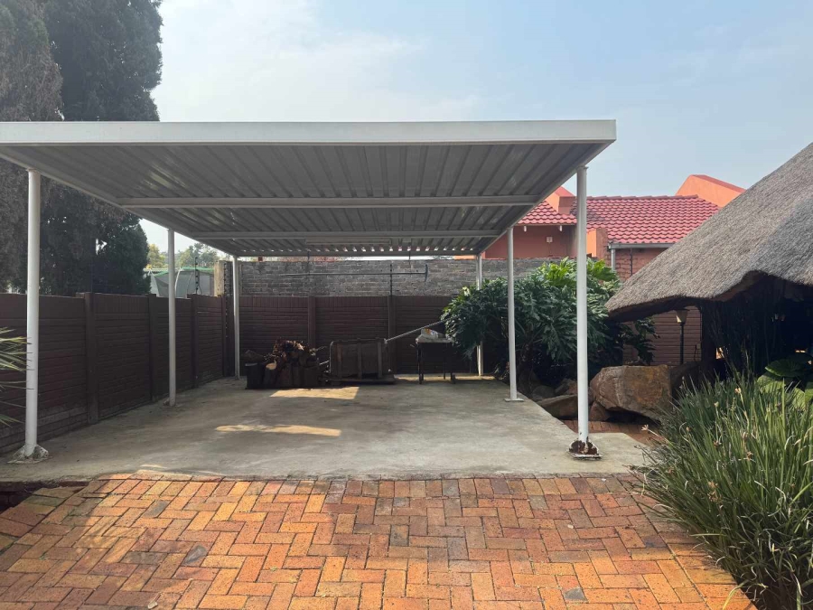 3 Bedroom Property for Sale in Brackendowns Gauteng