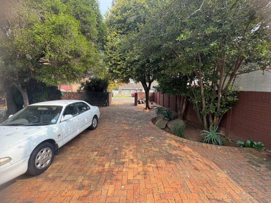 3 Bedroom Property for Sale in Brackendowns Gauteng