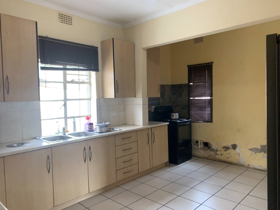 5 Bedroom Property for Sale in Rosettenville Gauteng