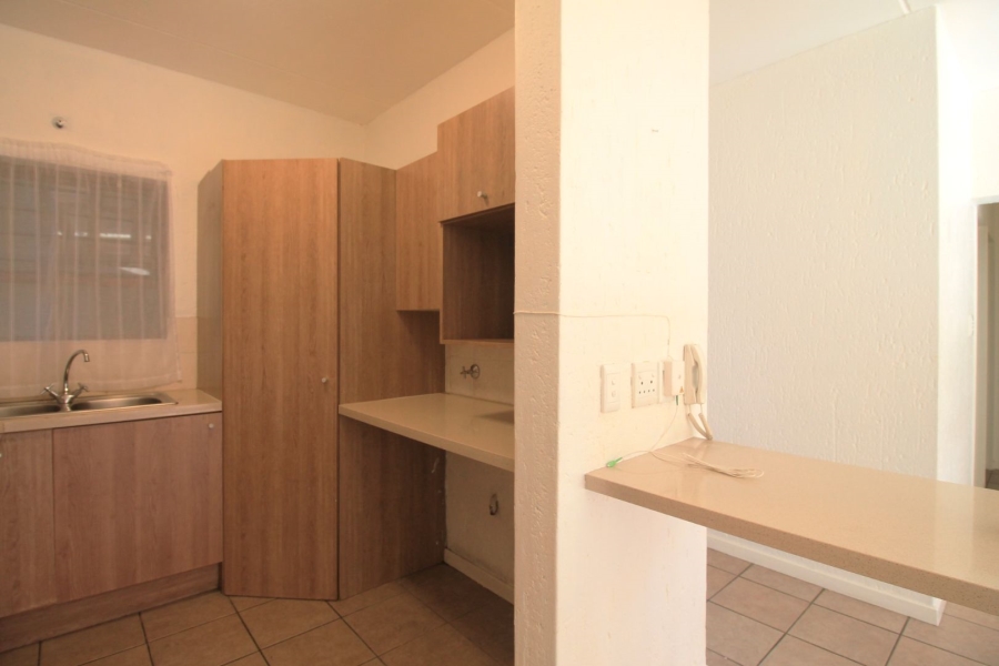 To Let 2 Bedroom Property for Rent in Douglasdale Gauteng