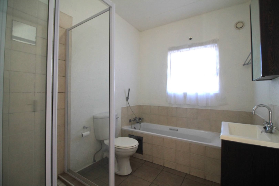 To Let 2 Bedroom Property for Rent in Douglasdale Gauteng
