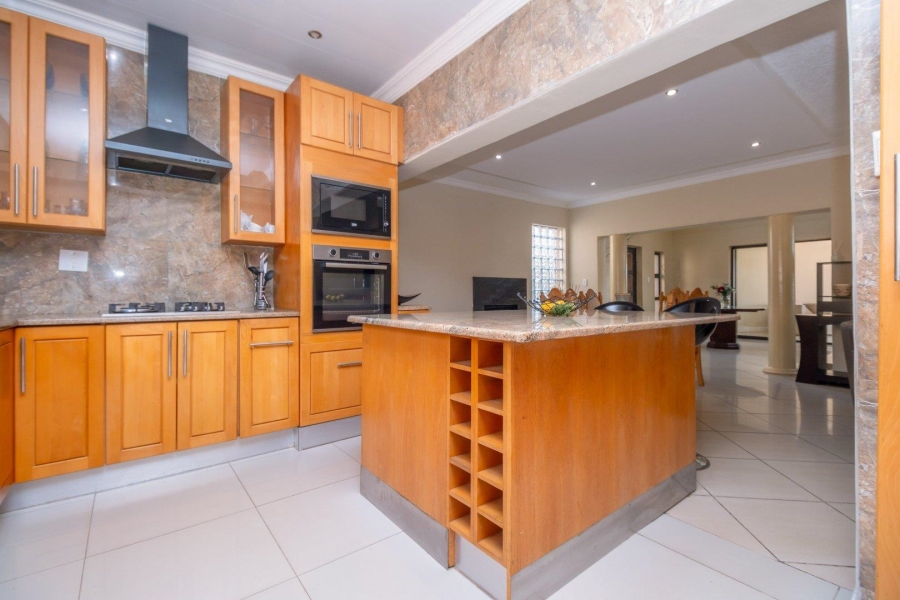 5 Bedroom Property for Sale in Highveld Gauteng