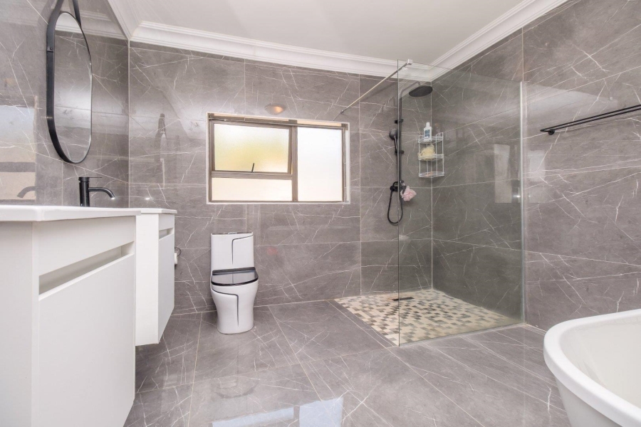 5 Bedroom Property for Sale in Highveld Gauteng