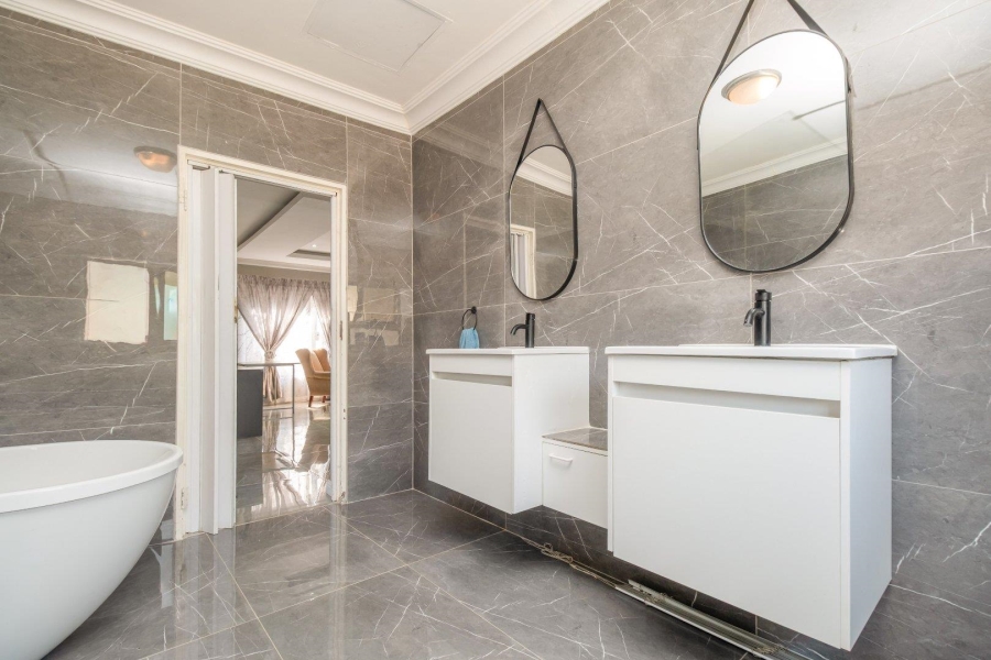 5 Bedroom Property for Sale in Highveld Gauteng