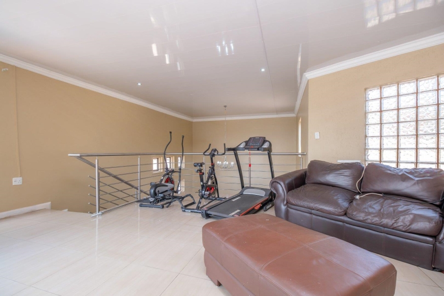 5 Bedroom Property for Sale in Highveld Gauteng