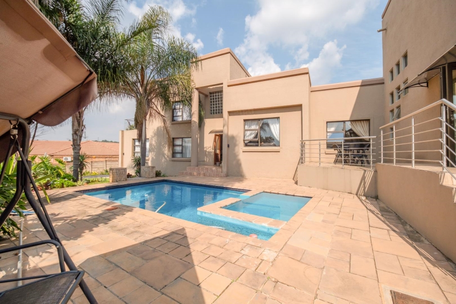 5 Bedroom Property for Sale in Highveld Gauteng