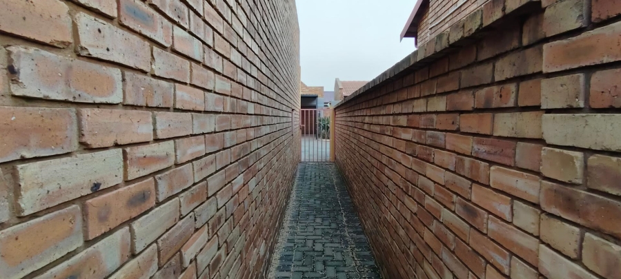 3 Bedroom Property for Sale in New Redruth Gauteng