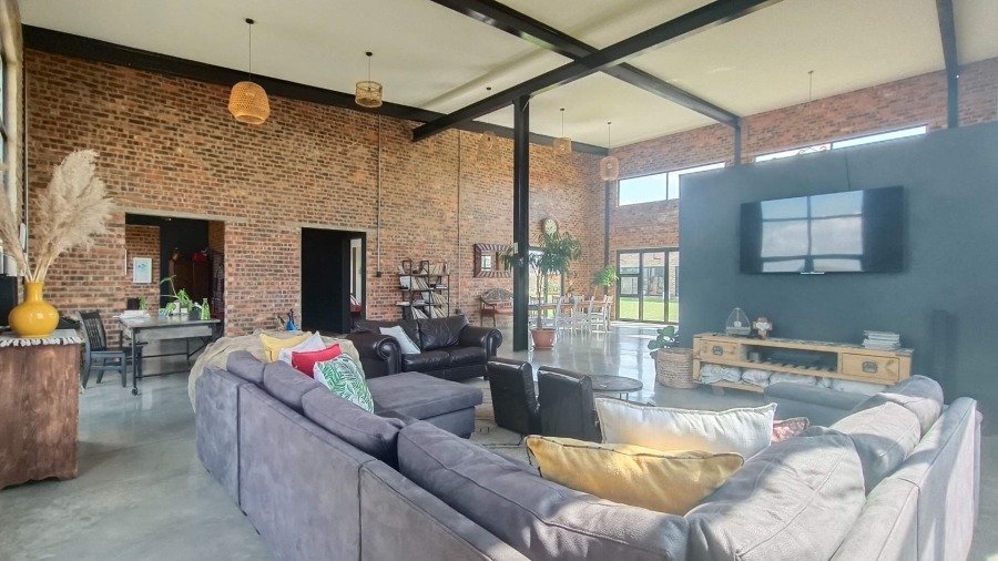 5 Bedroom Property for Sale in Blue Saddle Ranches Gauteng