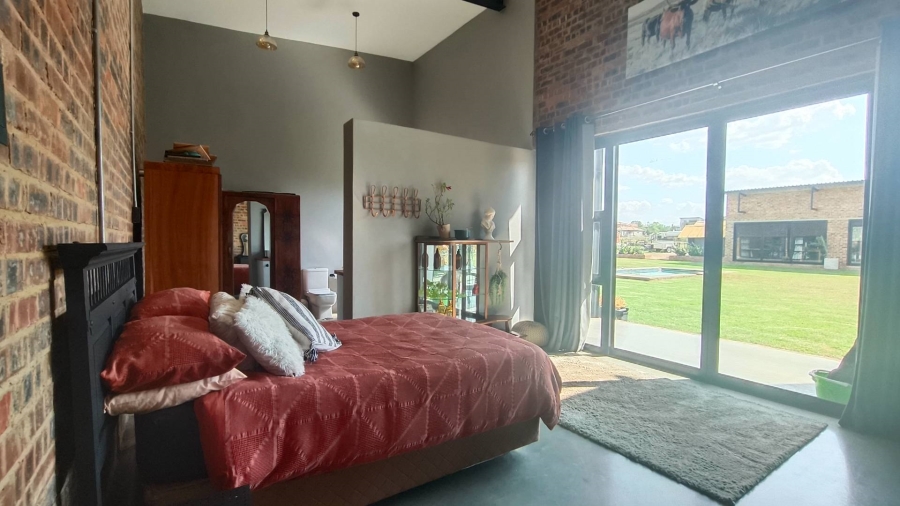 5 Bedroom Property for Sale in Blue Saddle Ranches Gauteng