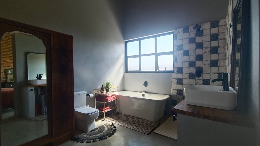 5 Bedroom Property for Sale in Blue Saddle Ranches Gauteng